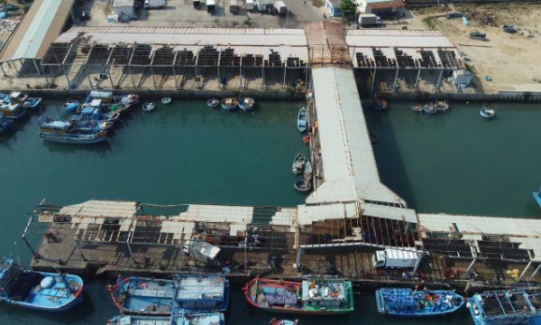 Cận cảnh hình ảnh xuống cấp nghiêm trọng của cảng cá Đề Gi tại Bình Định
