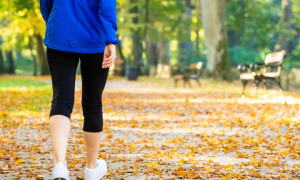 Có nhất thiết phải đi bộ đủ 10.000 bước mỗi ngày để giảm nguy cơ bệnh tật?