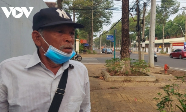 Chủ xe ô tô bị 'tố' cướp vé số ở Bình Phước được công an mời làm việc