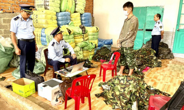 Đến lượt Đắk Lắk phát hiện hơn 1.200 bộ quần áo rằn ri là hàng lậu