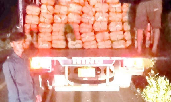 Bình Phước: Phát hiện xe tải vận chuyển 13 tấn đường cát không rõ nguồn gốc
