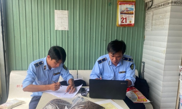 Tiền Giang: Xử phạt cơ sở bán 2 tấn thức ăn thuỷ sản có hàm lượng Cadimi vượt mức cho phép