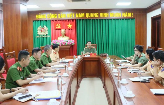 Điều tra, làm rõ vụ 2 người nhận là chủ nhân xe máy biển số tứ quý 8