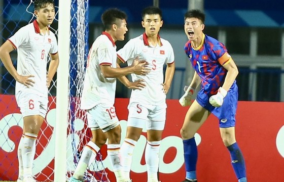 Chiều nay (27-8), U23 Việt Nam mang cúp vô địch Đông Nam Á về nước