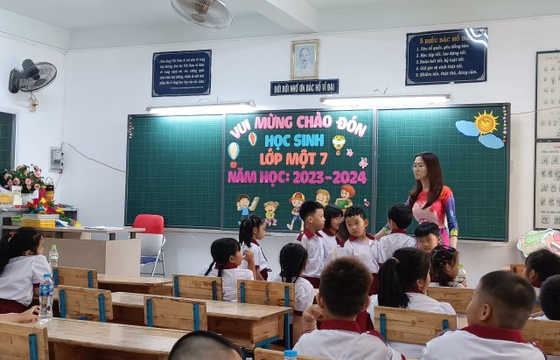 Phê bình giáo viên chủ nhiệm và hiệu trưởng Trường Tiểu học Hồng Hà (quận Bình Thạnh)