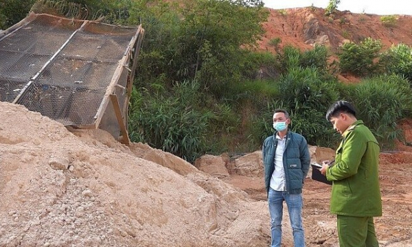 Lâm Đồng: Phát hiện 400m3 cát lậu bên hồ thủy điện Đa Cho Mo