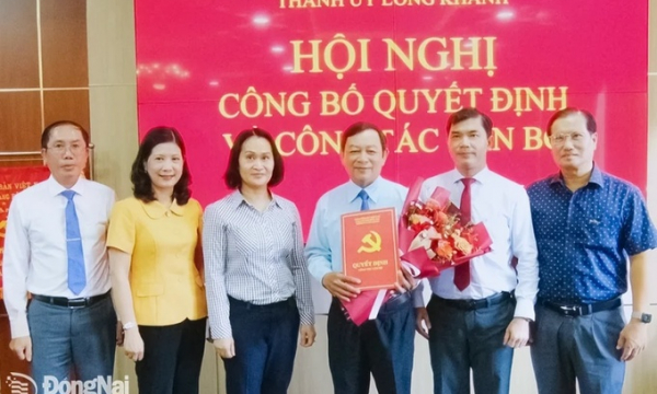 Thành ủy Long Khánh công bố các quyết định về công tác cán bộ