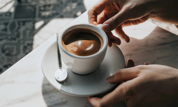Uống cà phê có làm sạm da?