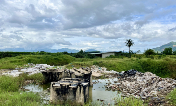 UBND xã Suối Tiên yêu cầu Công ty Cổ phần Thủy sản Bạc Liêu khắc phục vi phạm đổ chất thải nhựa ra môi trường