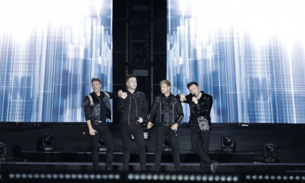 Đêm nhạc Westlife bị khán giả chỉ trích, ban tổ chức xin lỗi