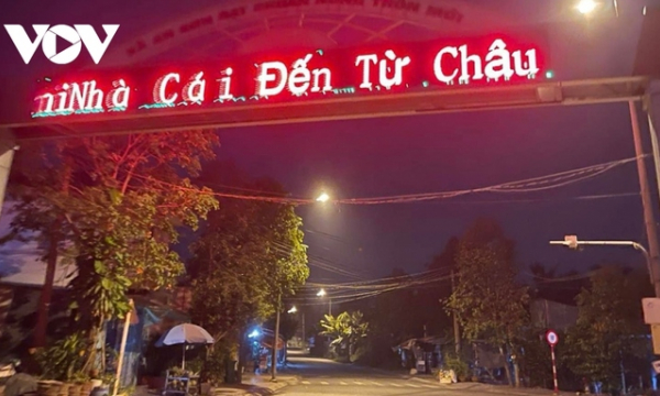 Công an điều tra bảng điện tử cổng chào xã ở Bình Dương có “dòng chữ lạ”