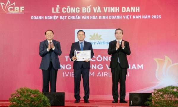 Vietnam Airlines được vinh danh “Doanh nghiệp đạt chuẩn Văn hoá kinh doanh 2023'
