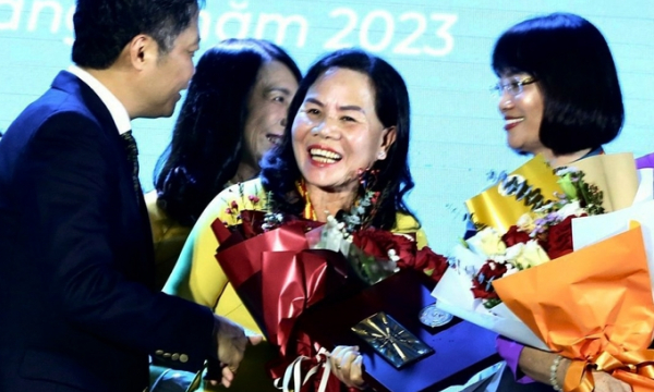 Giám đốc Công ty TNHH Quảng Thái nhận Giải thưởng Phụ nữ Việt Nam năm 2023
