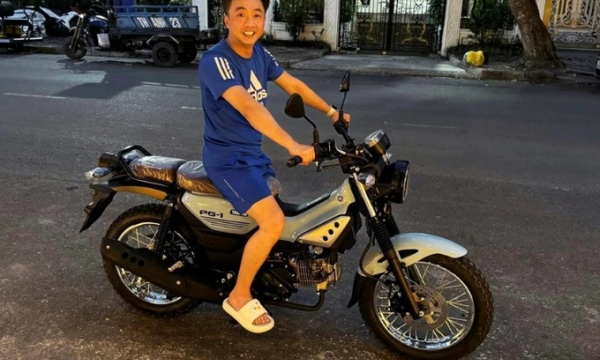 Ông Nguyễn Quốc Cường khoe xe máy mới