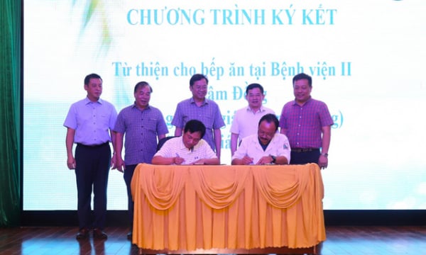 Công ty TPComs trao tặng 12 tấn gạo cho Bếp ăn từ thiện Bệnh viện II Lâm Đồng
