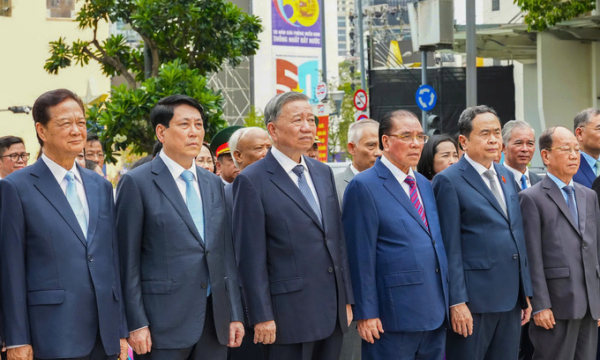 Lãnh đạo Đảng, Nhà nước dâng hương Chủ tịch Hồ Chí Minh, Chủ tịch Tôn Đức Thắng