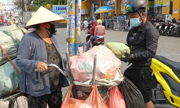 Chuyện chàng Lộc ‘trâu’ 7 năm nấu, phát cơm miễn phí