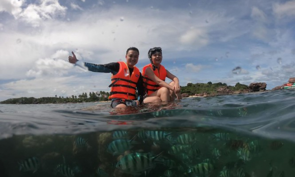 Quang Vinh, Phạm Quỳnh Anh bị chỉ trích thiếu hiểu biết khi ngồi lên rạn san hô