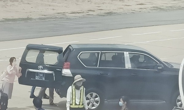Cục Quản lý công sản lên tiếng vụ xe biển xanh đón Phó Bí thư tỉnh ở máy bay