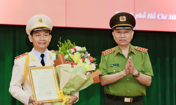 Phó giám đốc Công an TP.HCM Đinh Thanh Nhàn được thăng hàm thiếu tướng