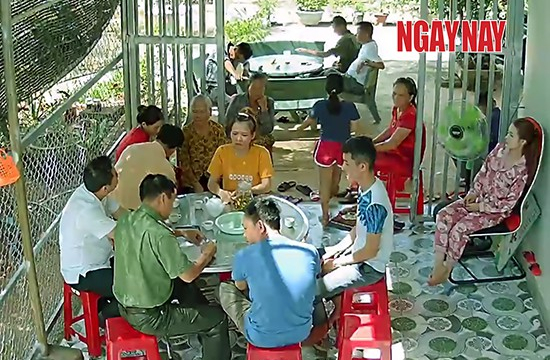 Vụ CSTT lao mô tô công vụ vào người vi phạm: Đình chỉ công tác thiếu úy có hành động không đúng mực