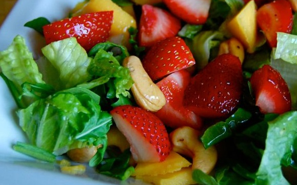 Mát mắt lạ miệng với salad hạt điều rau củ quả, măng tây cho ngày nắng lên