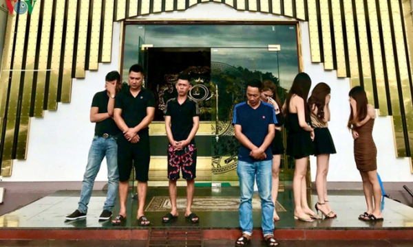 Bất chấp lệnh cấm, 3 quán karaoke ở Quảng Ninh vẫn hoạt động
