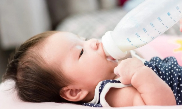 Hong Kong phát hiện chất gây ung thư trong 9 loại sữa bột cho trẻ