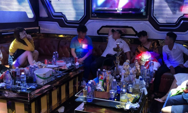 33 người phê ma túy trong quán karaoke ở TP.HCM