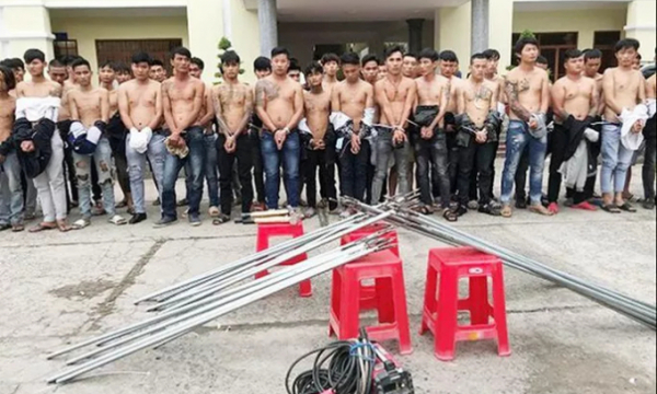 Bắt giữ 59 thanh niên mang hung khí 'dàn trận' ở Biên Hòa