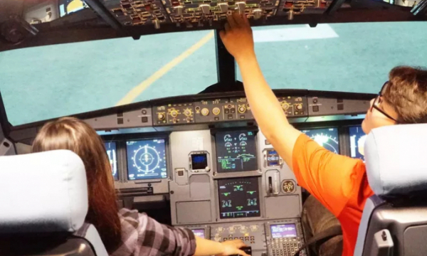 Lần đầu tiên Việt Nam có tour 'trải nghiệm làm phi công'