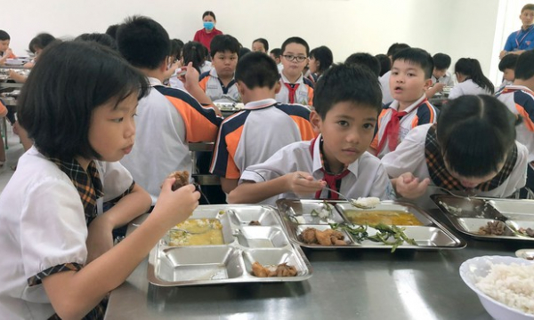 Lắp camera nhà bếp giúp giám sát bữa ăn học sinh