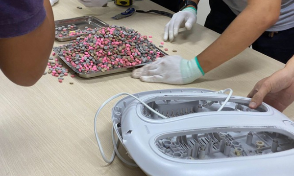 Hơn 20kg ma túy ngụy trang trong lô hàng quà biếu xuất, nhập khẩu qua Tân Sơn Nhất