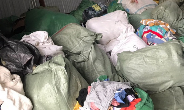 Nhập lậu 28 tấn quần áo 'sida', 'tút tát' cho mới rồi bán trên Facebook