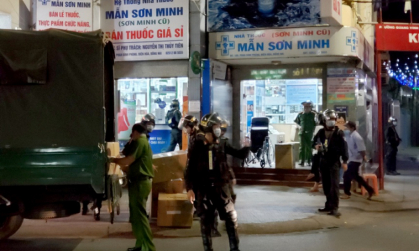 Hàng chục cảnh sát khám xét 3 nhà thuốc tây ở Đồng Nai
