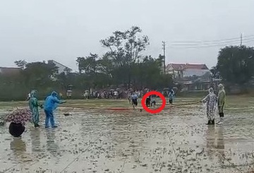 Trưởng phòng giáo dục giải trình khi học sinh thi đấu dưới trời mưa