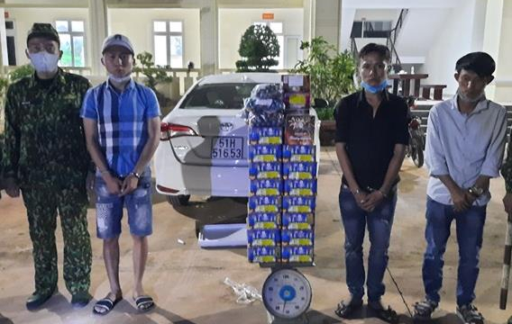 Bình Phước: Bắt giữ ô tô vận chuyển hơn 50 kg pháo nổ trái phép