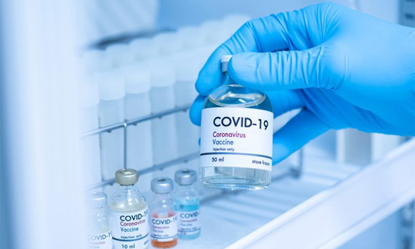 Một bác sĩ bị co giật, phải cấp cứu sau khi tiêm vắc xin Covid-19