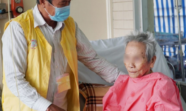 Bác sĩ mạo hiểm phẫu thuật gãy cổ xương đùi cho cụ bà 106 tuổi