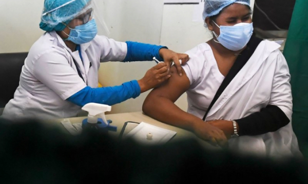 Hơn 400 người gặp vấn đề về sức khỏe tại Ấn Độ sau khi tiêm vaccine ngừa Covid-19