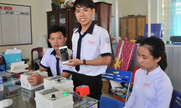 TP Cần Thơ: Học sinh chế hộp điều khiển máy bơm từ điện thoại… thu trăm triệu đồng