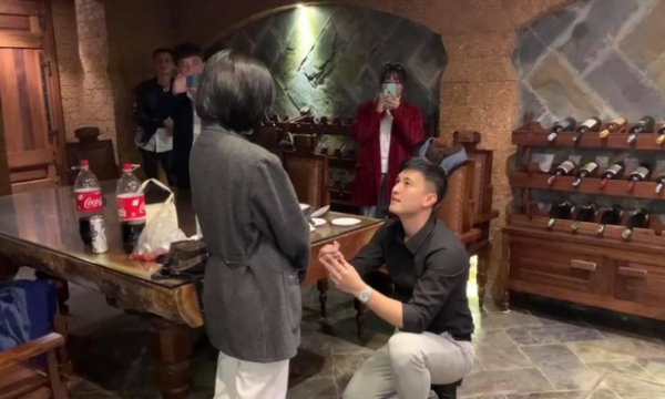Diễn viên Huỳnh Anh cầu hôn bạn gái