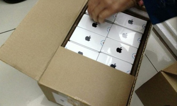 Chiêu tuồn iPhone lậu vào Việt Nam