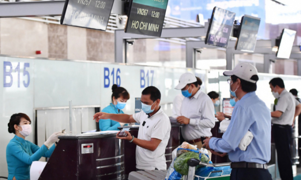 Chọn ngẫu nhiên hành khách bay từ Hà Nội, Quảng Ninh, Hải Dương vào TP HCM lấy mẫu dịch họng