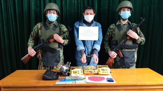 Quảng Bình: Bắt giữ đối tượng vận chuyển 3kg ma túy đá và 800 viên ma túy tổng hợp