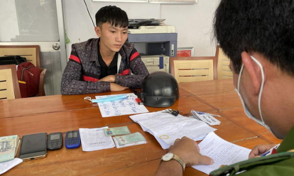 Bắt 9X cho vay nặng lãi ở An Giang, thu giữ hơn 6.000 tờ rơi