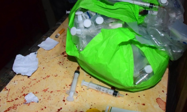 Huế: Hàng trăm kim tiêm dính máu trong nhà vợ chồng buôn bán 'chất trắng'
