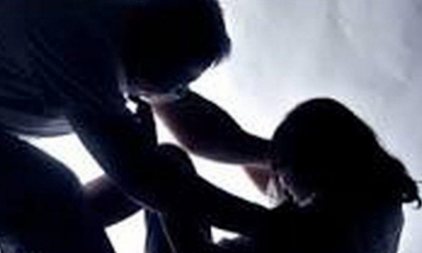 Bé gái bị người tình của mẹ ‘dọa giết’ sau mỗi lần hiếp dâm