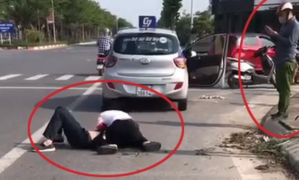 Xác minh người mặc quần công an mặc kệ tài xế taxi bị trọng thương vật lộn với cướp