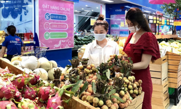 Trái vải tươi đầu mùa lên kệ hàng siêu thị, giá thấp nhất 21.900 đồng/kg